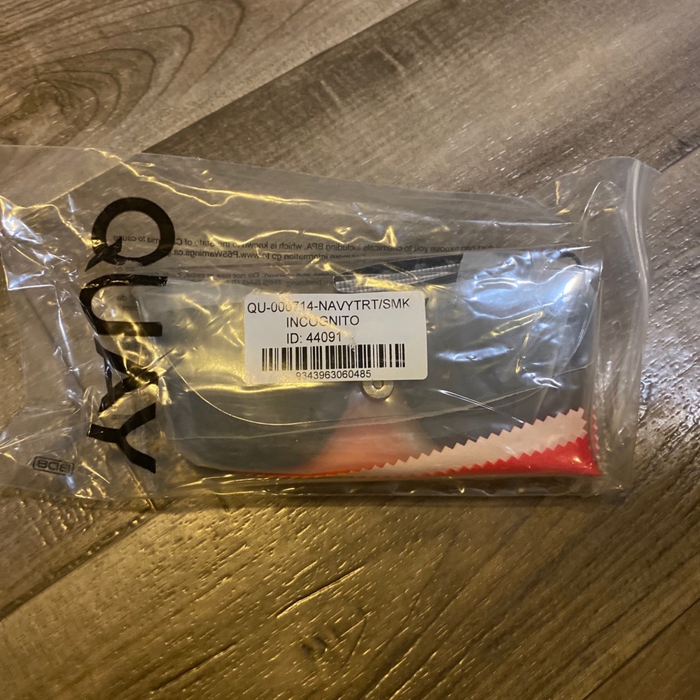 Quay Australia Navytrt/Smk Incognito Sunglasses - Picture 4 of 4